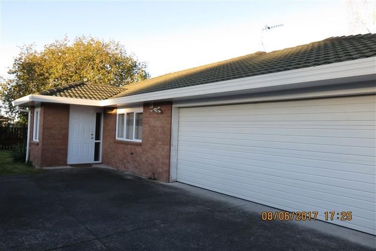 Photo of property in 325b Royal Road, Massey, Auckland, 0614