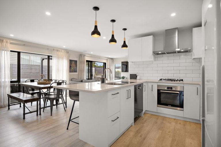 Photo of property in 60 Matua Road, Huapai, Kumeu, 0810