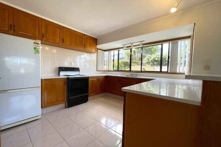 Photo of property in 86 Dalwhinnie Parade, Highland Park, Auckland, 2010