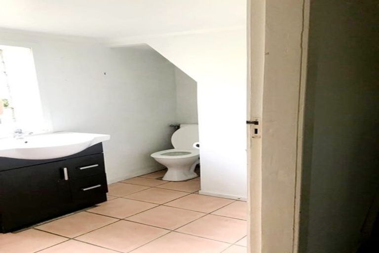 Photo of property in 233 Portage Road, Green Bay, Auckland, 0604