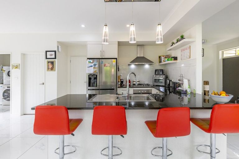 Photo of property in 37 Popokatea Drive, Takanini, 2112