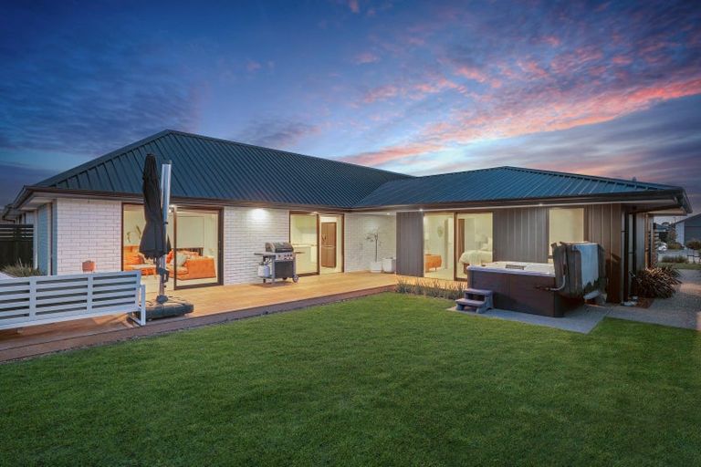 Photo of property in 30 Bill Harvey Drive, Halswell, Christchurch, 8025