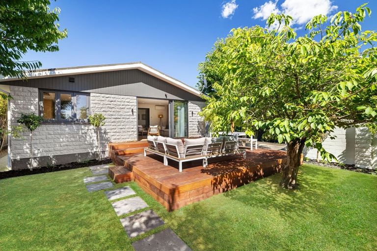 Photo of property in 429 Avonhead Road, Avonhead, Christchurch, 8042