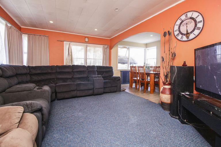 Photo of property in 601 Massey Road, Mangere, Auckland, 2022