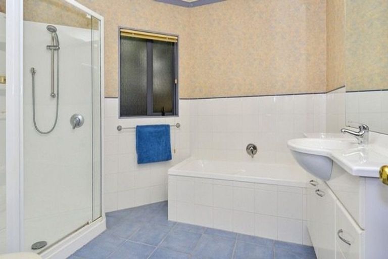 Photo of property in 5 Phoebe Meikle Place, Torbay, Auckland, 0630