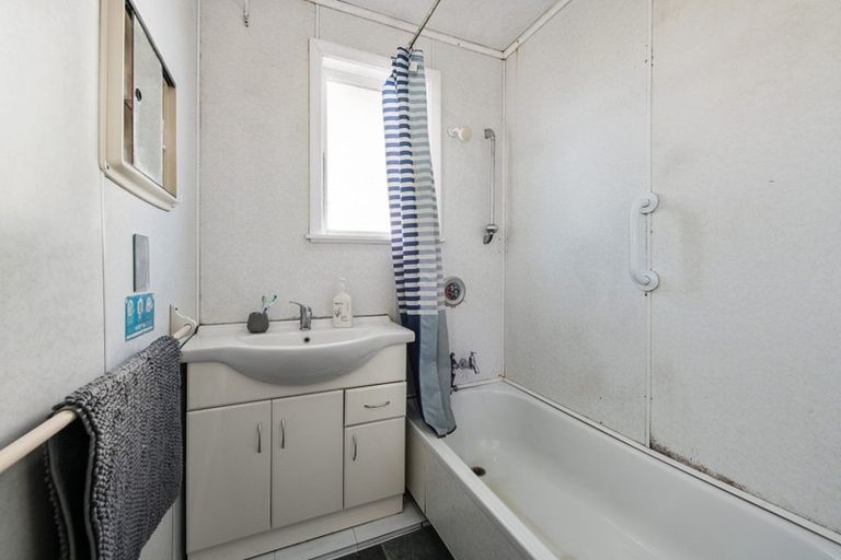 Photo of property in 43 Chapman Crescent, Naenae, Lower Hutt, 5011