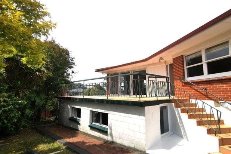 Photo of property in 14 La Trobe Street, Pakuranga Heights, Auckland, 2010