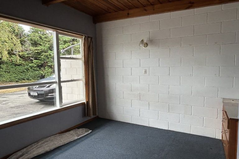 Photo of property in Acacia Flats, 2/207 Waikawa Road, Waikawa, Picton, 7220