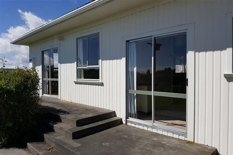 Photo of property in 92 Windsor Road, Inglewood, 4386