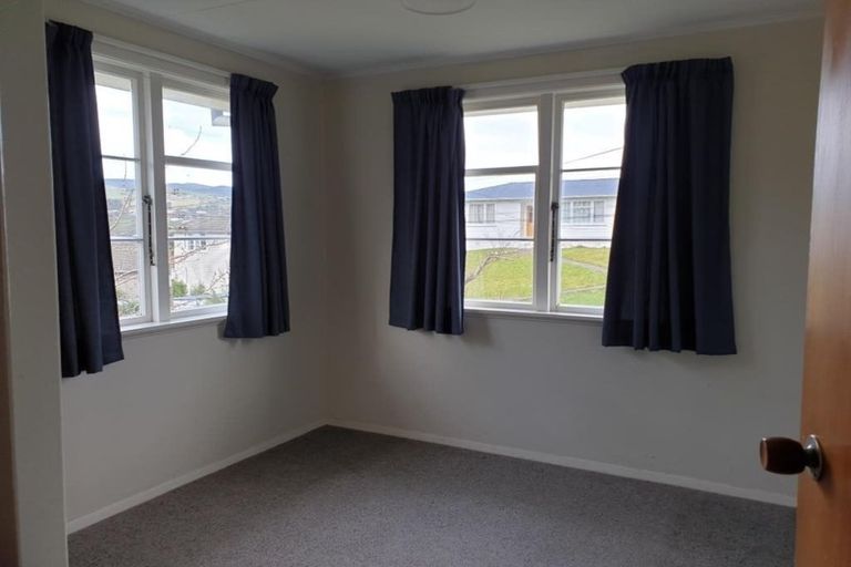 Photo of property in 1 Wakefield Terrace, Tawa, Wellington, 5028