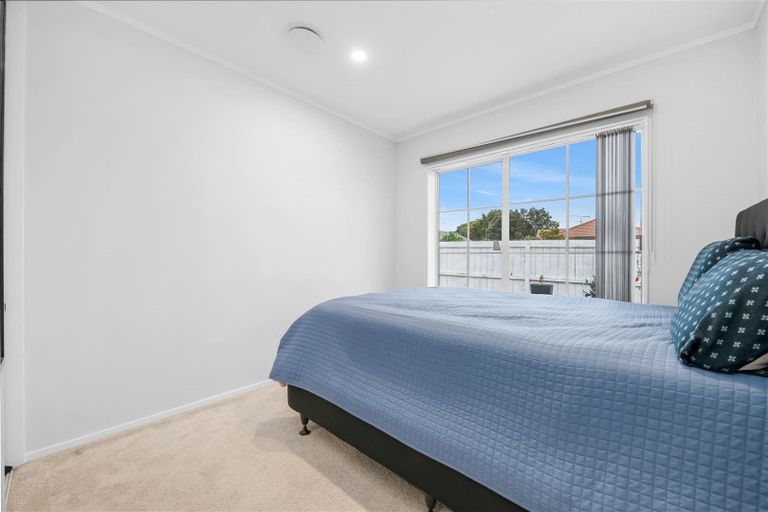 Photo of property in 14 Randwick Place, Randwick Park, Auckland, 2105