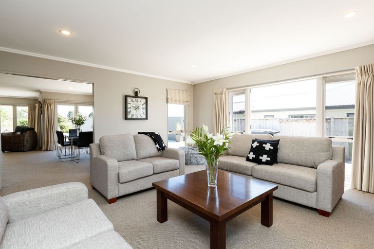 Photo of property in 5 Silkwood Place, Fitzherbert, Palmerston North, 4410