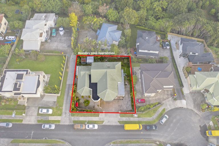 Photo of property in 12 Pistachio Place, Goodwood Heights, Auckland, 2105