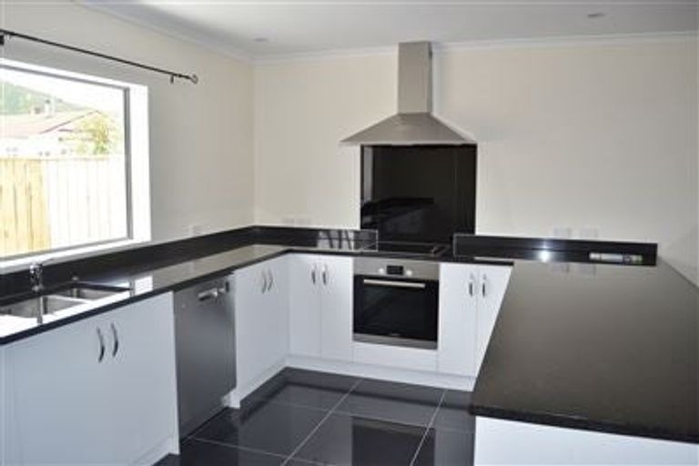 Photo of property in 33 Leighton Avenue, Waiwhetu, Lower Hutt, 5010