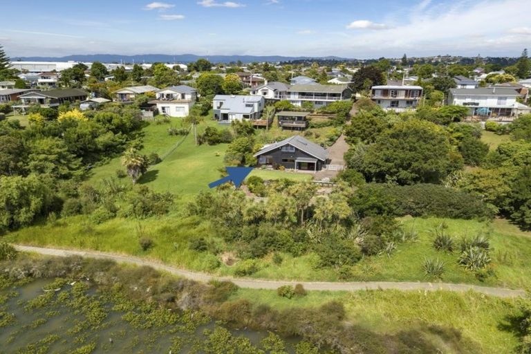 Photo of property in 1/44 Rewarewa Road, Te Atatu Peninsula, Auckland, 0610
