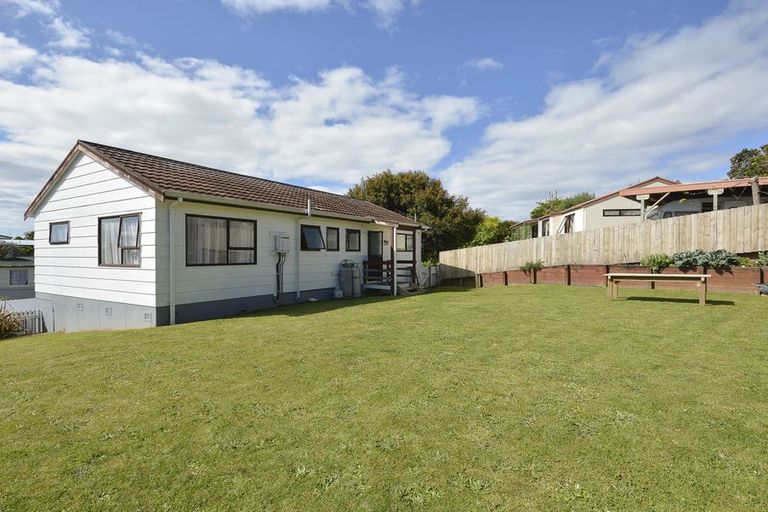 Photo of property in 17 Dunton Drive, Welcome Bay, Tauranga, 3112