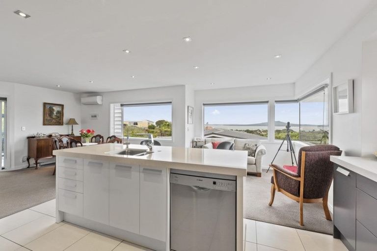 Photo of property in 37a Peter Terrace, Castor Bay, Auckland, 0620