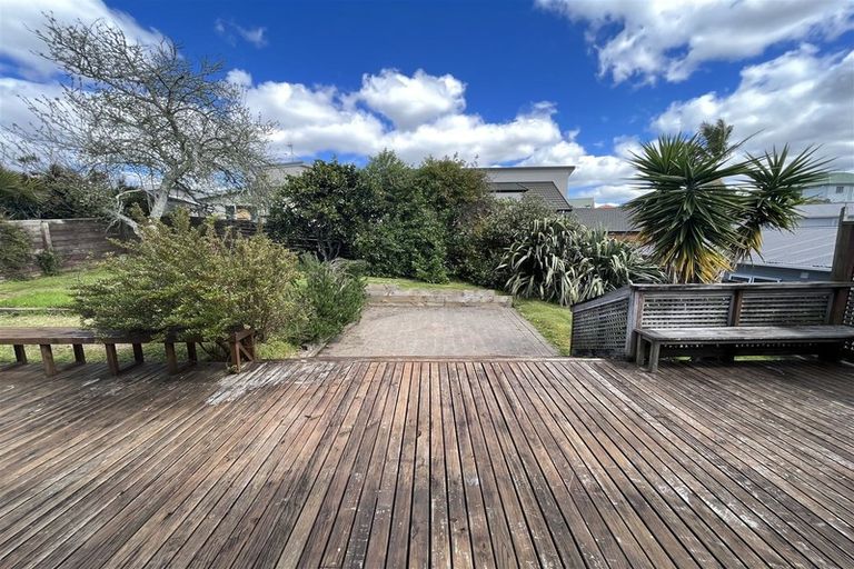 Photo of property in 16 Bayside Avenue, Te Atatu Peninsula, Auckland, 0610