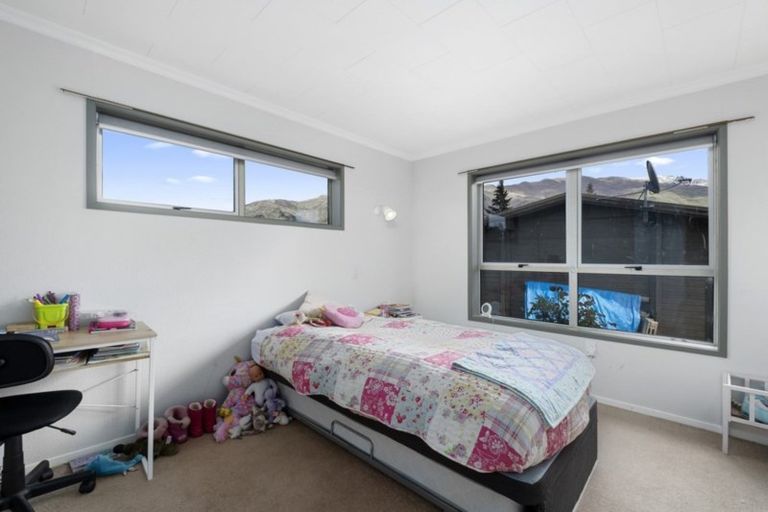 Photo of property in 23 Kennedy Crescent, Wanaka, 9305