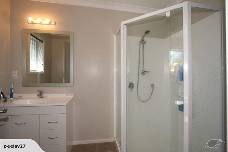 Photo of property in 4 Park Avenue, Waikanae, 5036