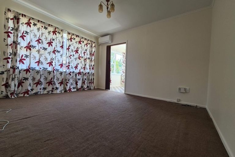 Photo of property in 6 Longburn Road, Henderson, Auckland, 0610