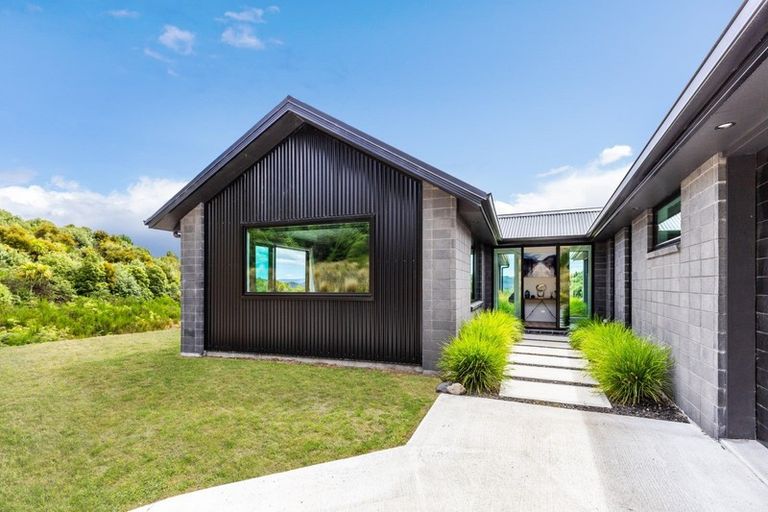 Photo of property in 13 Sparrowhawk Way, Kinloch, Taupo, 3377