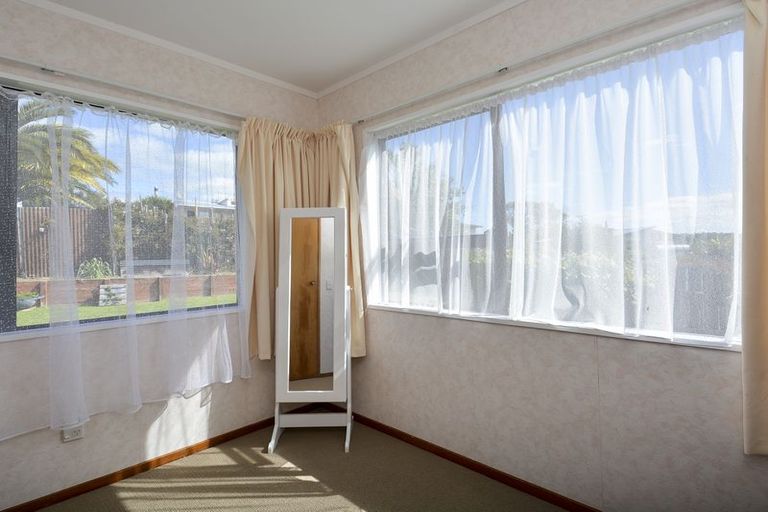 Photo of property in 17 Dunton Drive, Welcome Bay, Tauranga, 3112