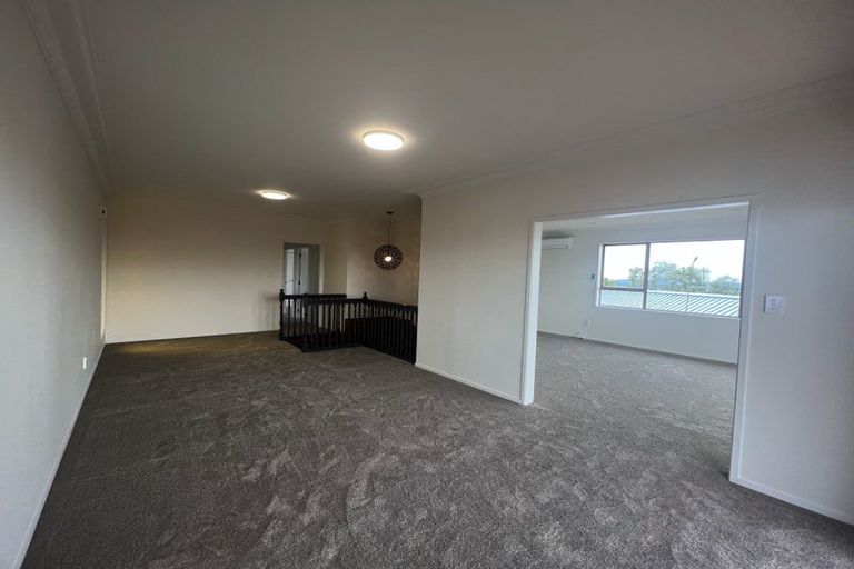 Photo of property in 12 Flagstaff Place, Massey, Auckland, 0614