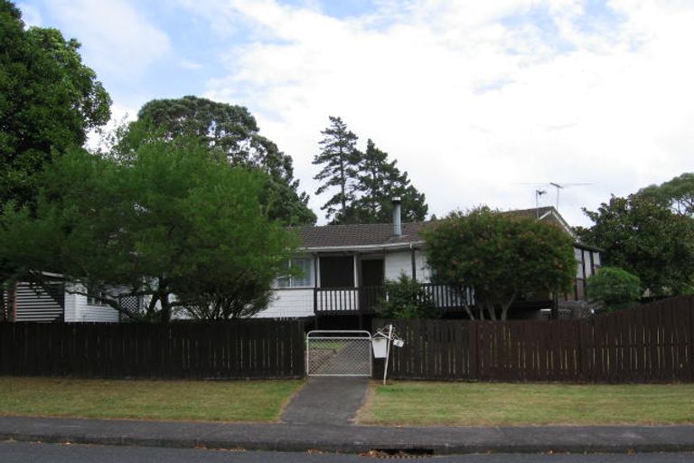 Photo of property in 2 Longreach Drive, Sunnyvale, Auckland, 0612