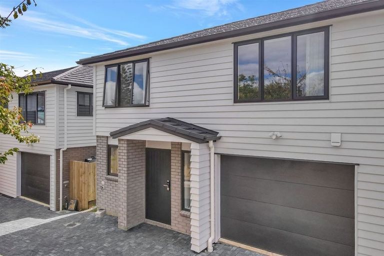 Photo of property in 9d Kingdale Road, Henderson, Auckland, 0610