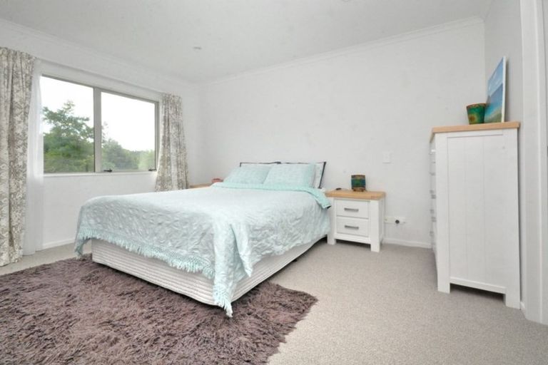 Photo of property in 24 Arthur Rolfe Lane, Swanson, Auckland, 0614