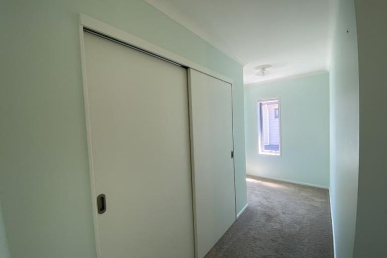 Photo of property in 10 Cresswell Place, Johnsonville, Wellington, 6037