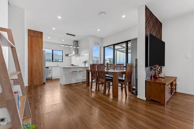 Photo of property in 35 Sapwood Crescent, Takanini, 2110