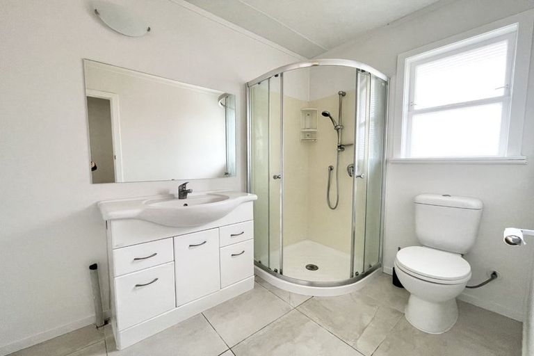 Photo of property in 79 Sturges Road, Henderson, Auckland, 0612