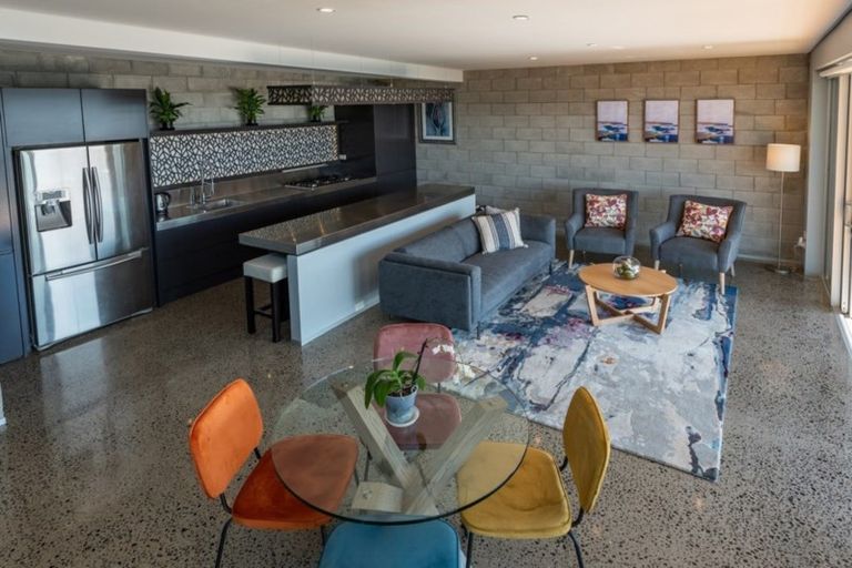 Photo of property in 314a Queens Drive, Lyall Bay, Wellington, 6022