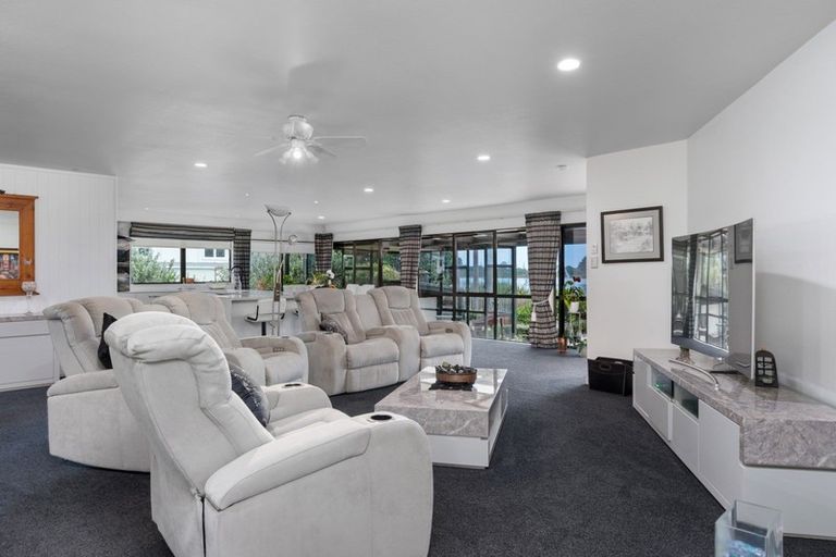 Photo of property in 28 Roretana Drive, Athenree, Katikati, 3177