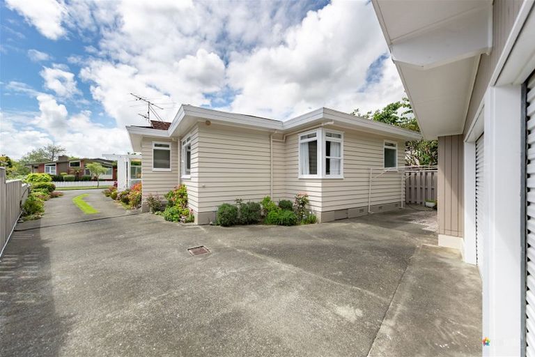 Photo of property in 43 Wai-iti Crescent, Woburn, Lower Hutt, 5010