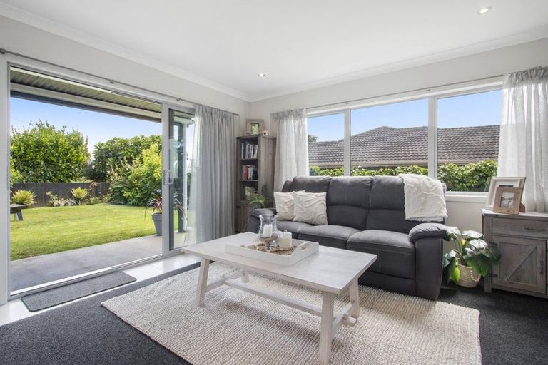 Photo of property in 12 Haden Place, Omokoroa, 3114