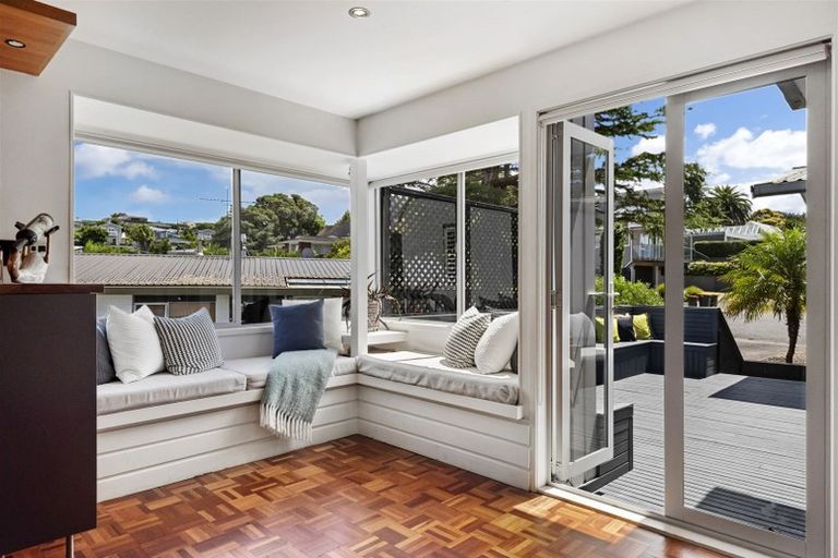 Photo of property in 9 Garmons Way, Castor Bay, Auckland, 0620
