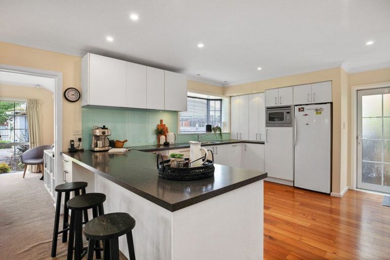 Photo of property in 87 Memorial Avenue, Ilam, Christchurch, 8053