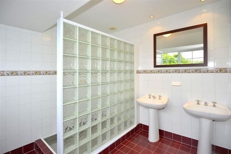 Photo of property in 4b Mclellan Place, Ilam, Christchurch, 8041