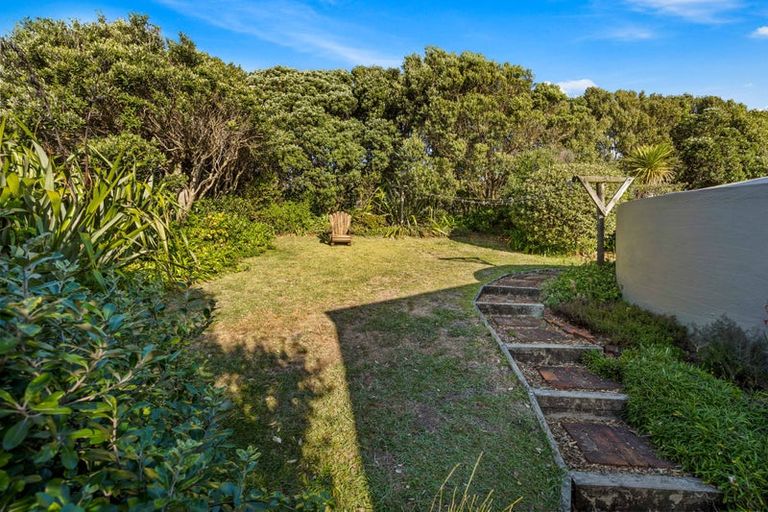 Photo of property in 42 Waitea Road, Muriwai, Waimauku, 0881