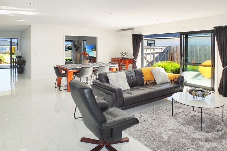 Photo of property in 17 Oxnam Place, Foxton Beach, Foxton, 4815