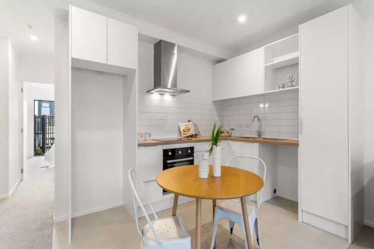 Photo of property in 4/20 Bader Drive, Mangere, Auckland, 2022