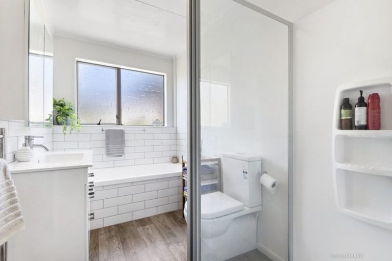 Photo of property in 2a Makatote Grove, Churton Park, Wellington, 6037