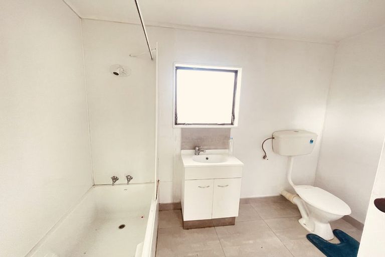 Photo of property in 1/44 Shifnal Drive, Randwick Park, Auckland, 2105