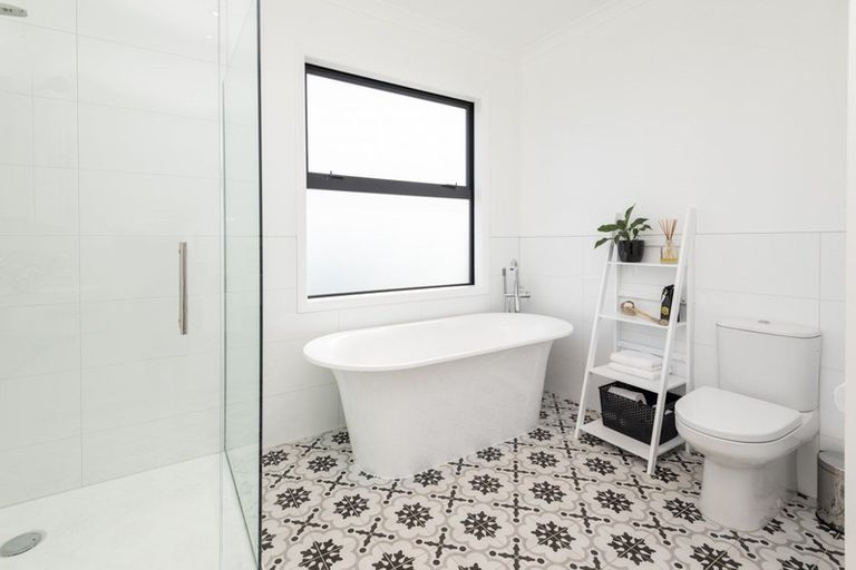 Photo of property in 63a Evelyn Road, Cockle Bay, Auckland, 2014