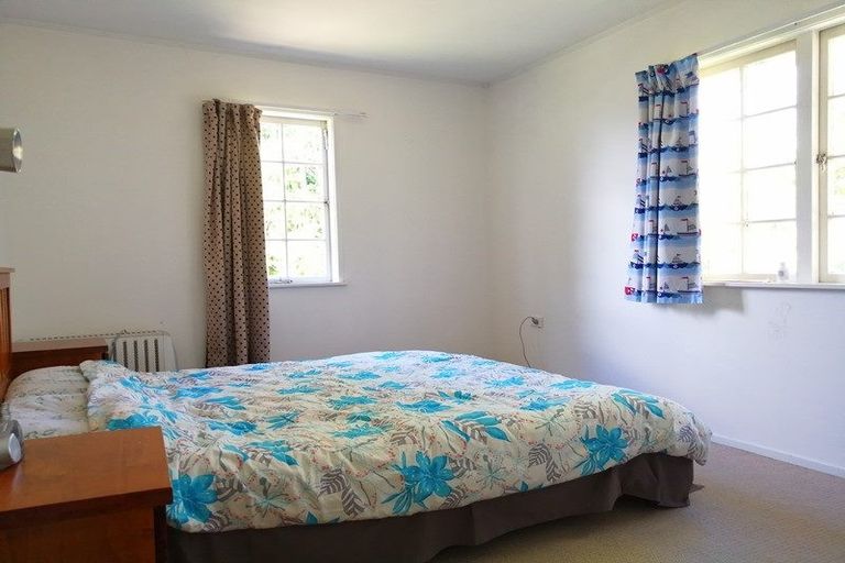 Photo of property in 14 Porter Avenue, Te Atatu South, Auckland, 0610