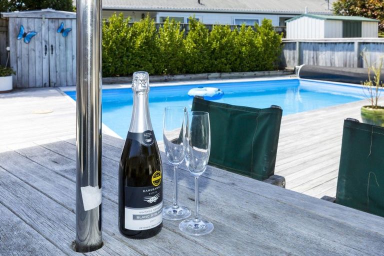 Photo of property in 8 Carlow Grove, Birchville, Upper Hutt, 5018