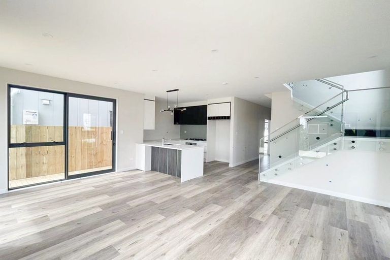 Photo of property in 20 Pohewa Road, Silverdale, 0932